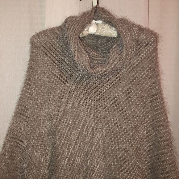 Signature OSFM Tan Cream Knit Eyelash Diagonal Turtleneck Poncho with Tassels - Picture 2 of 10